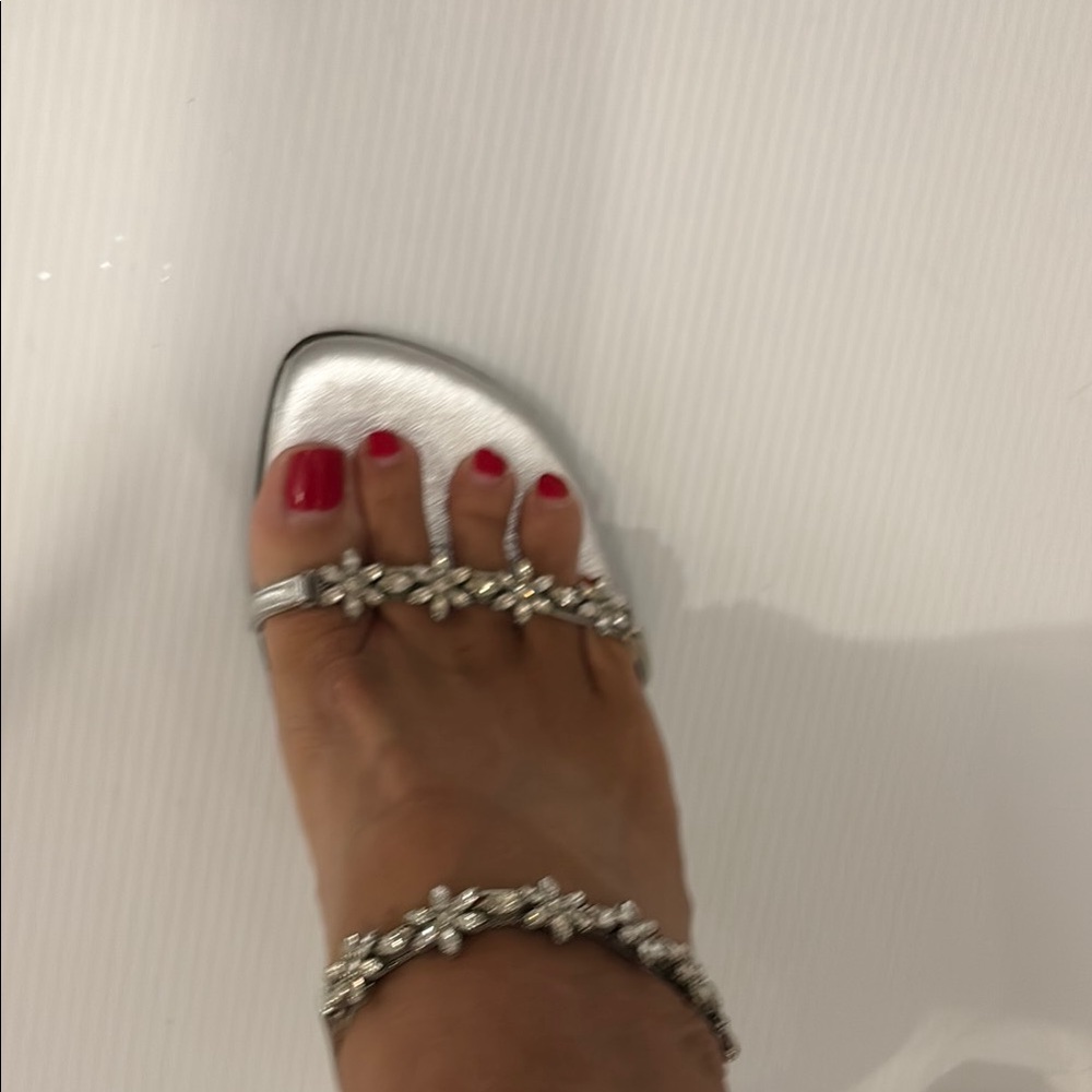 Stuart Weitzman Silver Crystal Embellished Sandals. Size 7.5